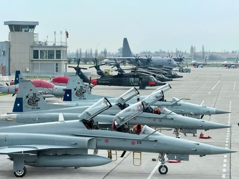 Los F-16, F-5, super tucano, KC-135E y Black Hawk de la fach prueban sus capacidades