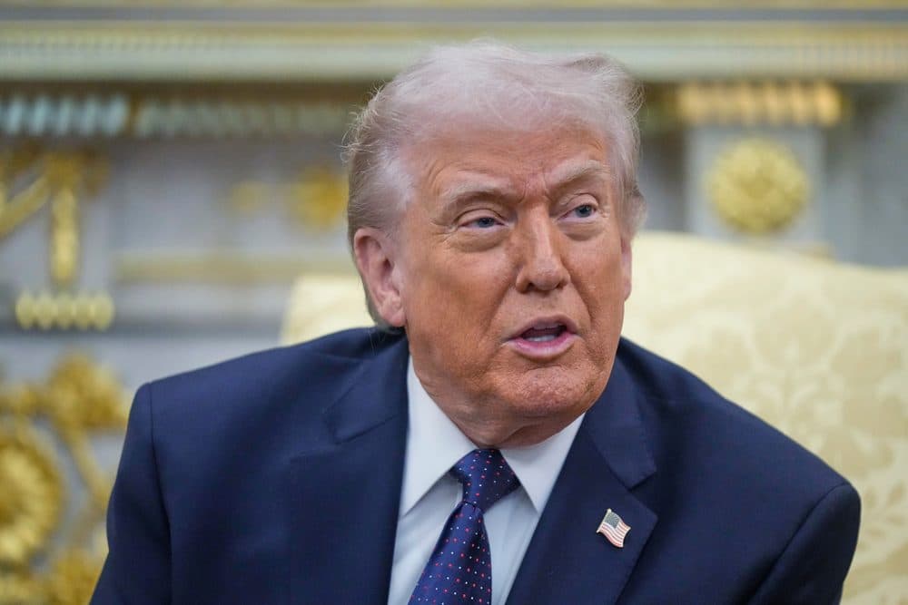 Trump dice que la ARMADA de EE. UU. podría escoltar buques a través del estrecho de Ormuz
