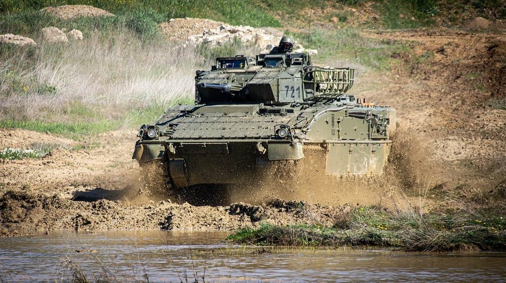 El vehículo de COMBATE de infantería y caballería pizarro del Ejército de Tierra cumple