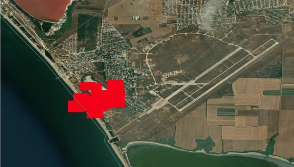 DRONES del servicio de seguridad de Ucrania atacan hangares de SU-30 en la base aérea rusa de Saki